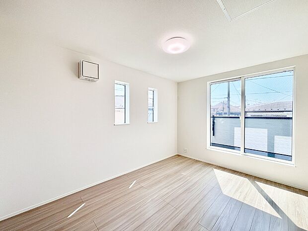 明るいバルコニーサイドに洋室を設置。目覚めの良い寝室に。