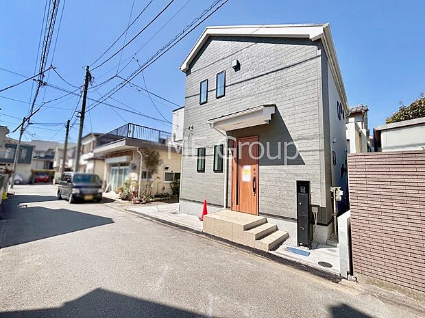 洗練された外観、上質な住空間が広がる室内は永く安心して過ごせる住居です。