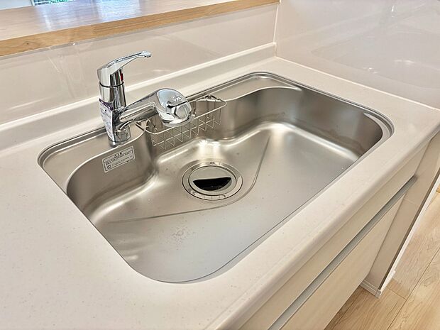 いつでも清潔なおいしいお水を。一つの水栓で水道水と浄水を使い分け。