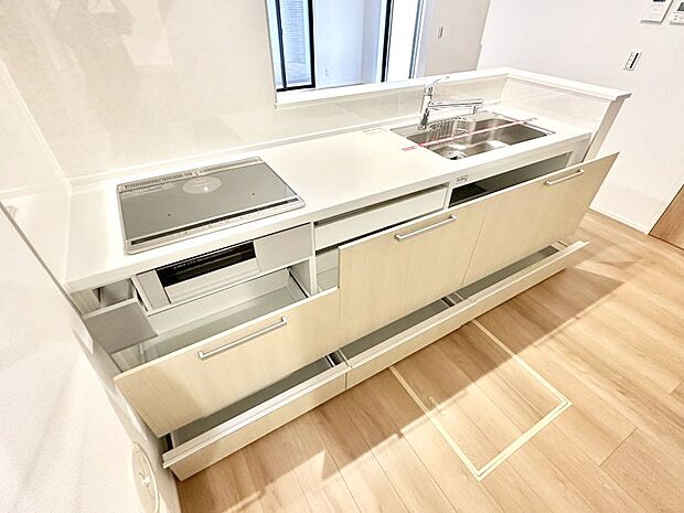 使いやすさを優先したスライド式収納タイプ!