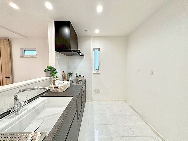 ゆとりあるキッチンではご家族と楽しくお料理ができます。