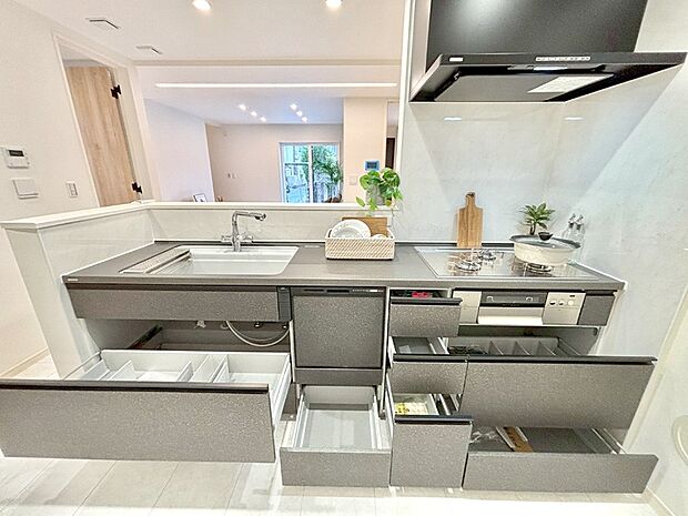 使いやすさを優先したスライド式収納タイプ!