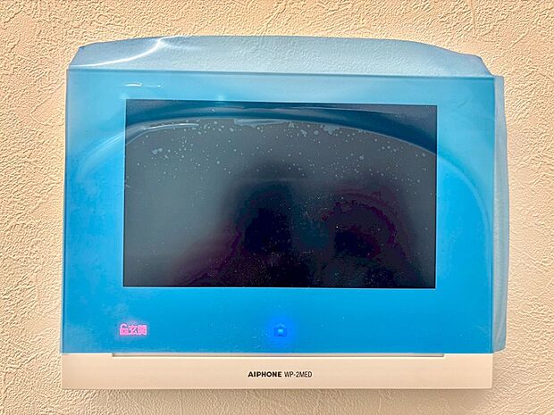 訪問者が一目でわかる安心のTVモニター付きインターホン。