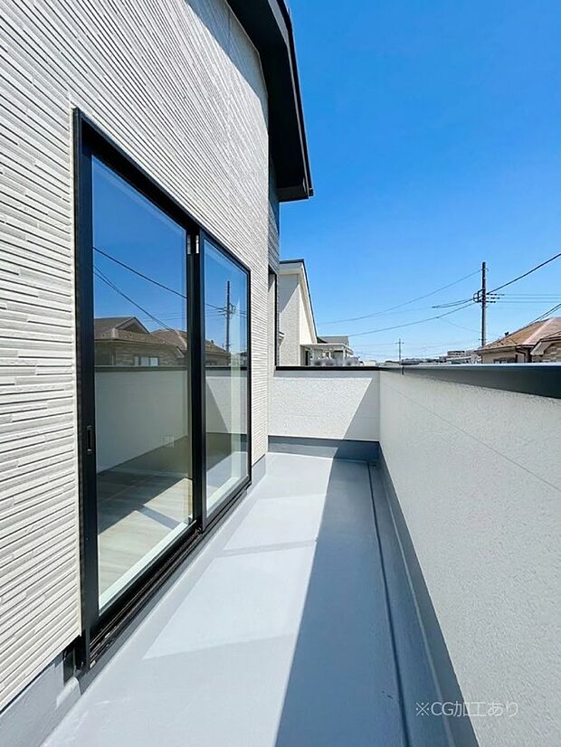 暖かな陽光が降り注ぐバルコニー。爽やかな風も心地よいです。