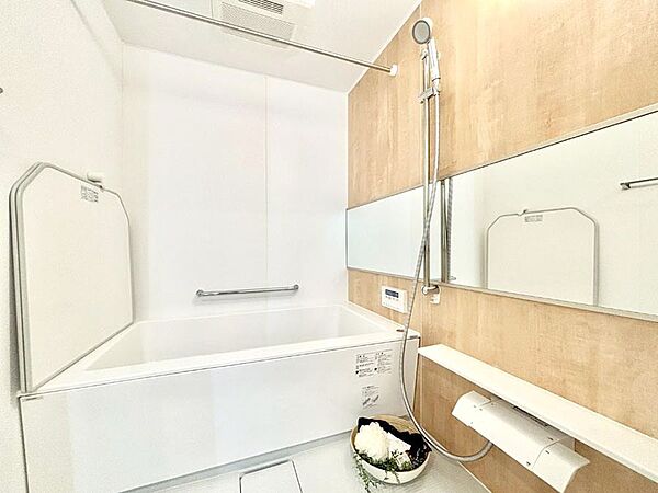 落ち着いた雰囲気でゆっくりお寛ぎいただけるバスルーム