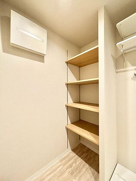 便利なリネン庫で、スッキリした使いやすい洗面室に