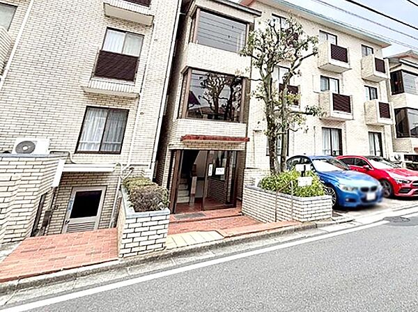 落ち着いた雰囲気のエントランス