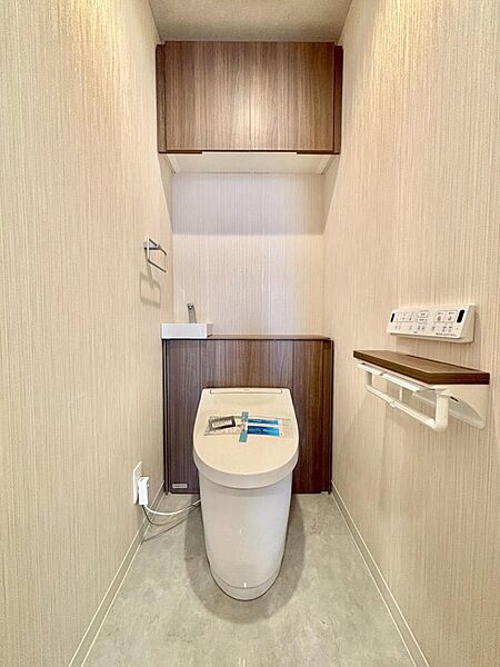 明るく清潔感のあるトイレです。