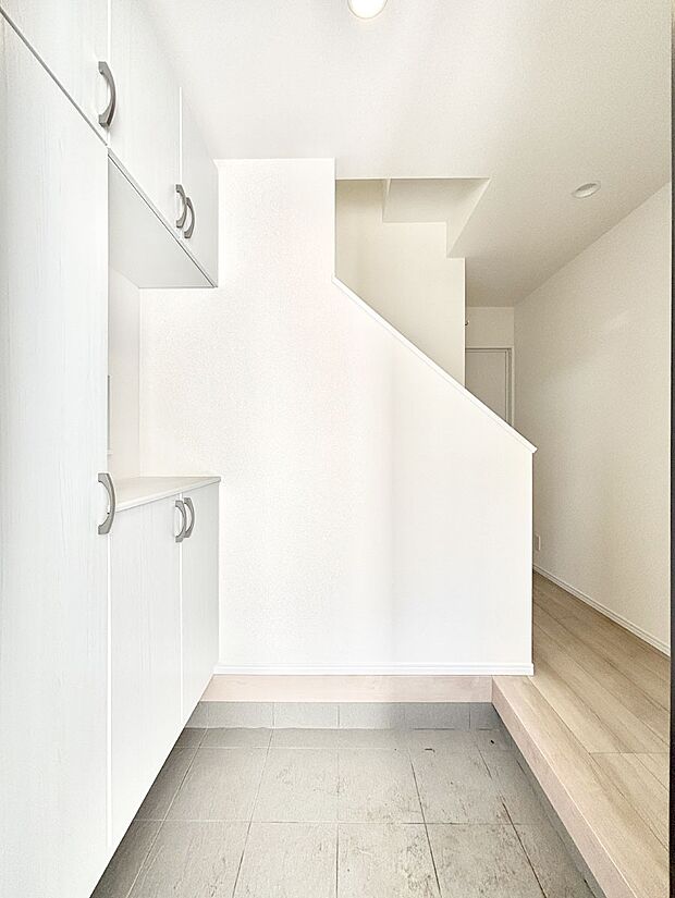 家族の帰宅やお客様をあたたかく迎える玄関  