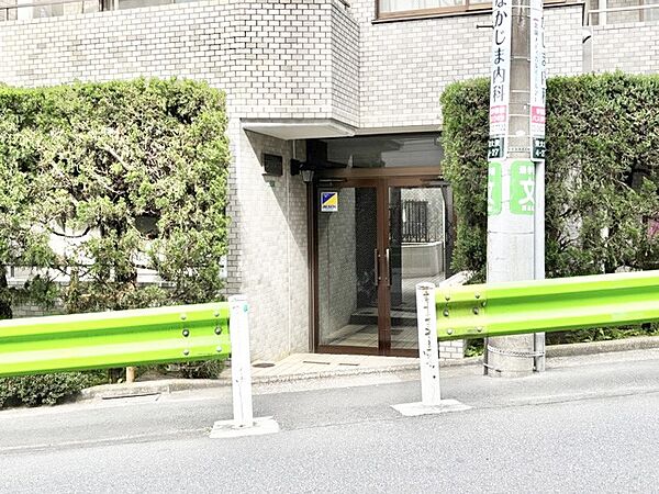 落ち着いた雰囲気のエントランス