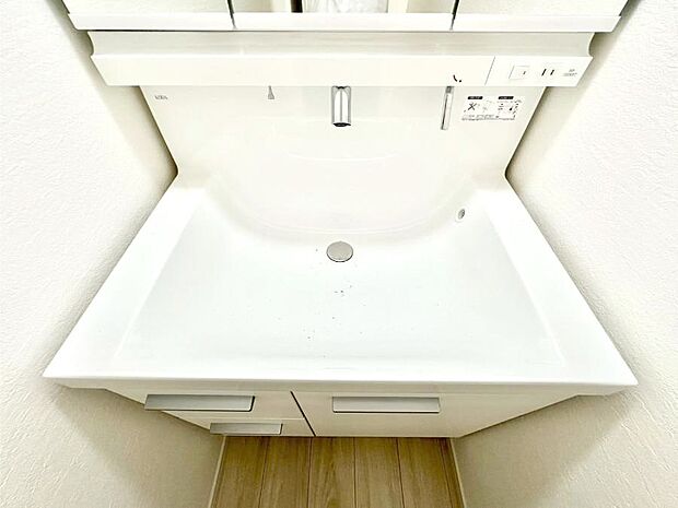 ハンドシャワー付き!使いやすい洗面台。