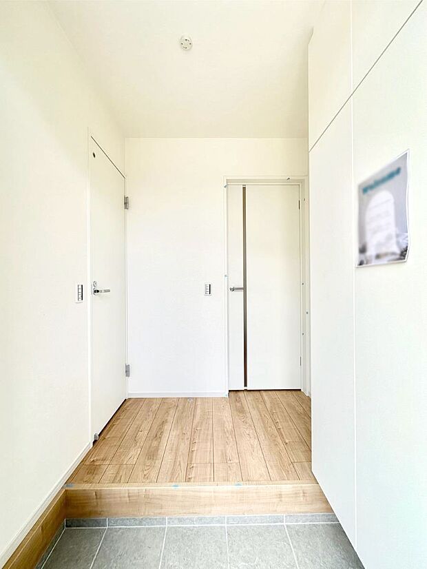 家族の帰宅やお客様をあたたかく迎える玄関  