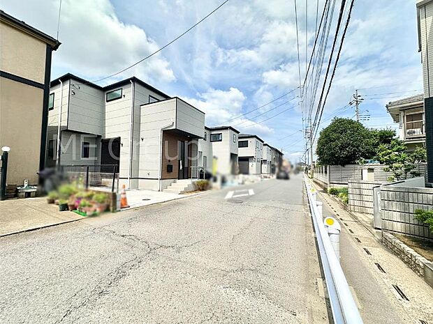 前面道路はきちんと整備されています  