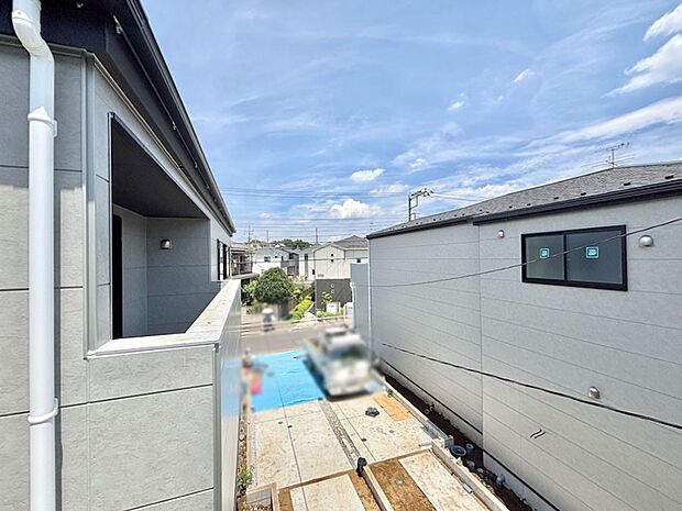 暖かな陽光が降り注ぐバルコニーはお洗濯におすすめ。爽やかな風も心地よいです。 