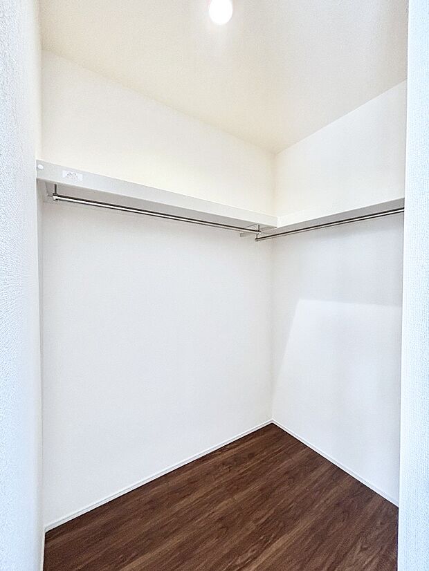 毎日の服選びが楽しくなるウォークインクローゼット 