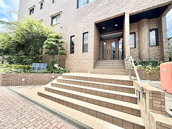 綺麗なエントランスは、居住者を優しく迎えいれてくれます