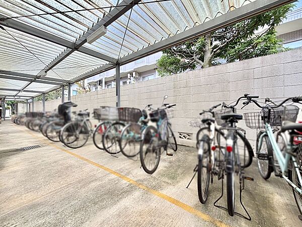 駐輪場は屋根付き