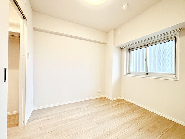 窓からのやさしい光が心地よいプライベートルーム  　