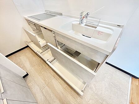 使いやすさを優先したスライド式収納タイプ!