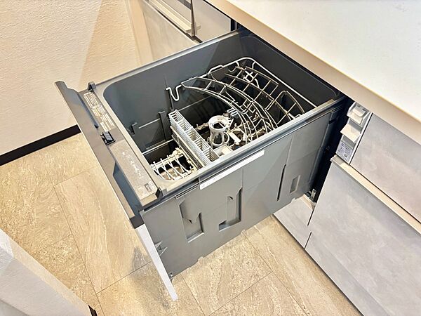 面倒なお片づけは食洗機にお任せ！家事の負担が減って、時間にも気持ちにもゆとりができます。