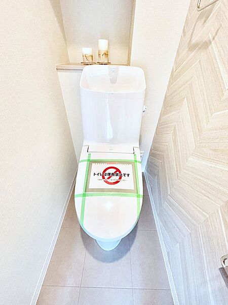 明るく清潔感のあるトイレです。