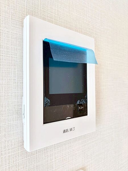 訪問者が一目でわかる安心のＴＶモニター付きインターホン。