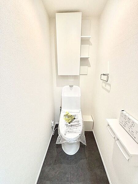 明るく清潔感のあるトイレです。