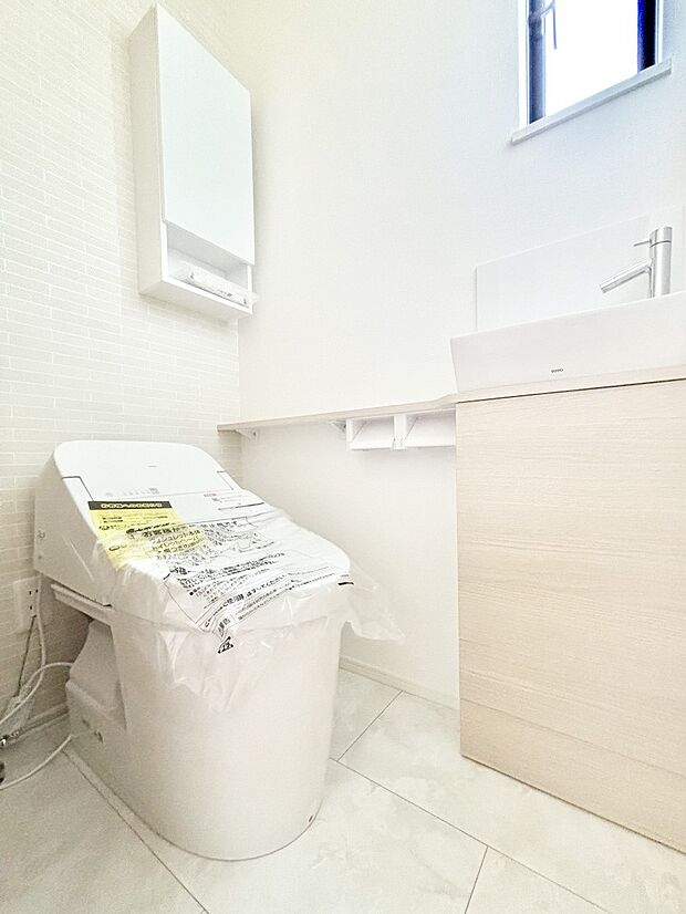 明るく清潔感のあるトイレです。 