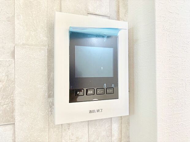 訪問者が一目でわかる安心のＴＶモニター付きインターホン。 