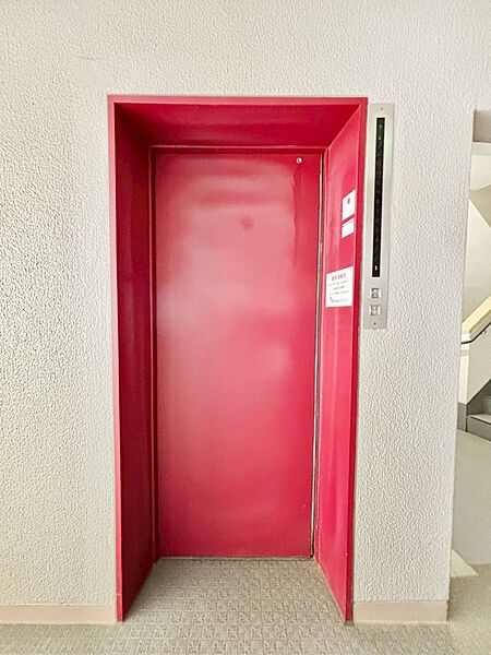 荷物が多い時やお子様連れの時などに便利なエレベーター