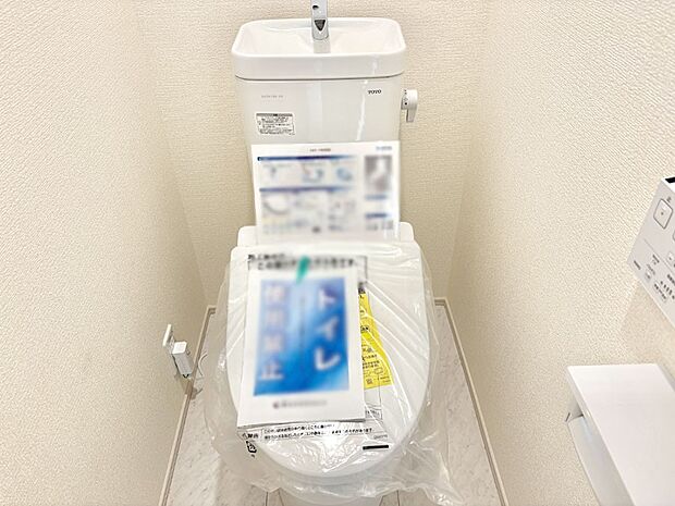 明るく清潔感のあるトイレです。