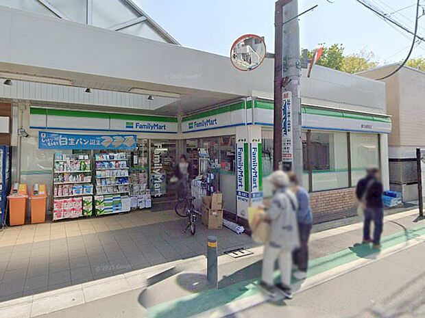 コンビニ 700m ファミリーマート鷹の台駅前店