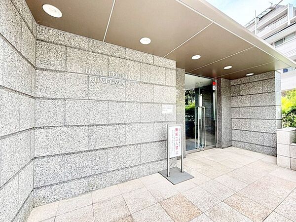 住居者や来訪者を気持ちよくお出迎え。落ち着いた雰囲気のエントランス