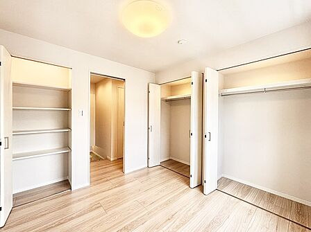 収納が充実したお部屋でスッキリとした空間でゆったり寛げます!