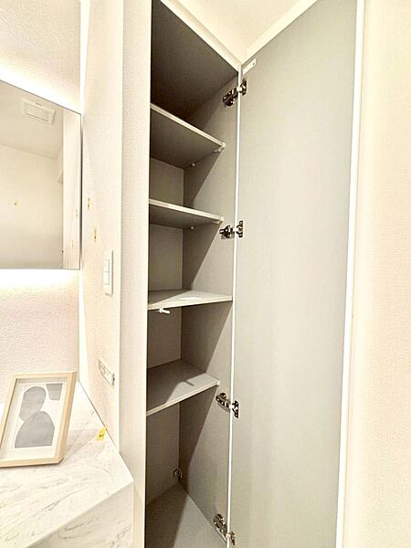 便利なリネン庫で、スッキリした使いやすい洗面室に