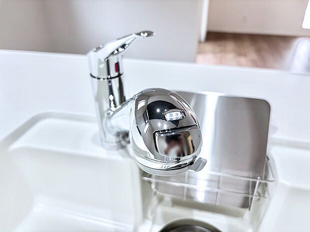いつでも清潔なおいしいお水を。一つの水栓で水道水と浄水を使い分け。