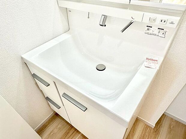ハンドシャワー付き!使いやすい洗面台。