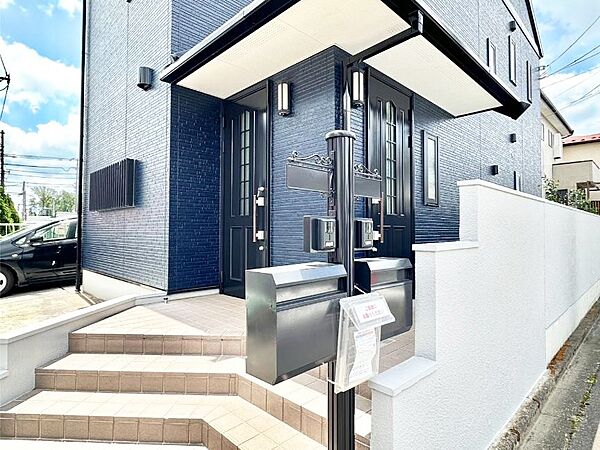 大切な家族、来客を出迎える玄関。