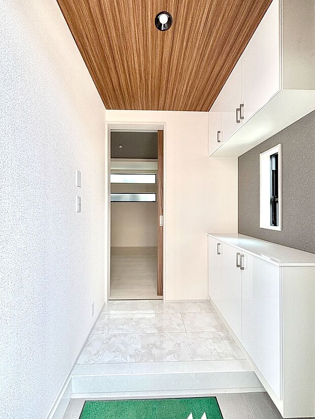 家族の帰宅やお客様をあたたかく迎える玄関