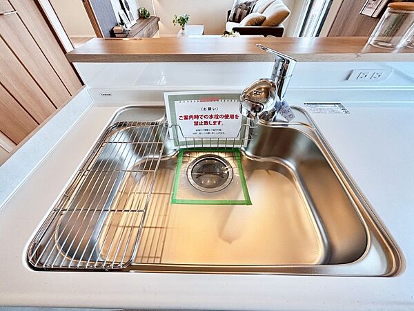 いつでも清潔なおいしいお水を。一つの水栓で水道水と浄水を使い分け。