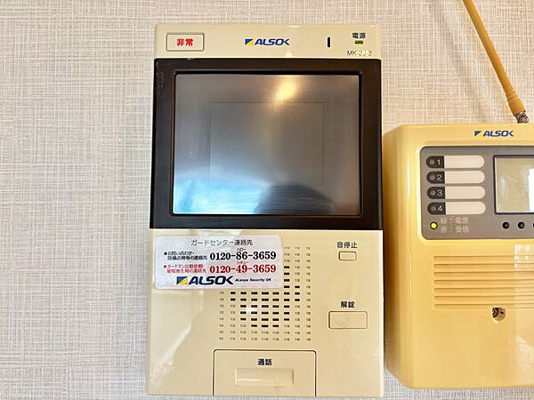 訪問者が一目でわかる安心のＴＶモニター付きインターホン。