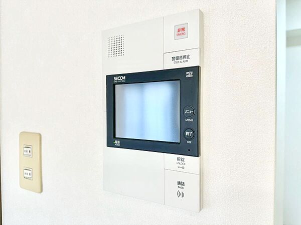 訪問者が一目でわかる安心のＴＶモニター付きインターホン。