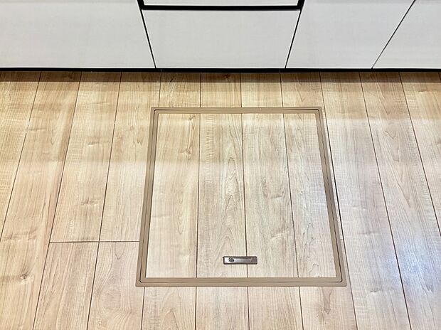 床下収納付き！日用品・非常用品の収納にも大活躍。
