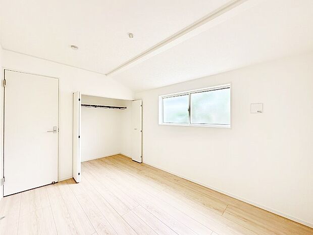 クローゼット付きのお部屋でスッキリとした空間でゆったり寛げます!