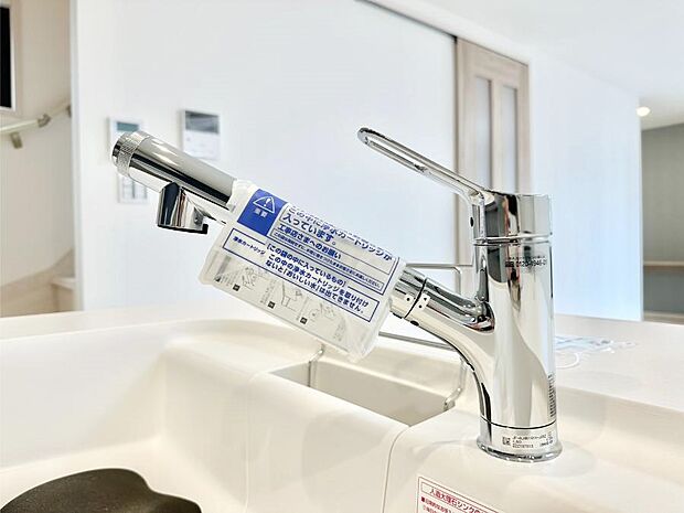 いつでも清潔なおいしいお水を。一つの水栓で水道水と浄水を使い分け。