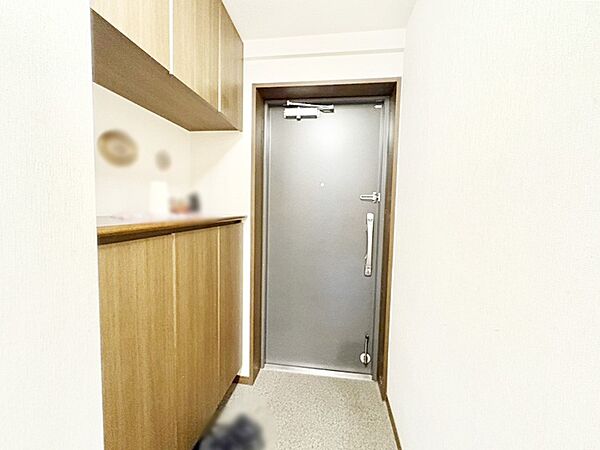 散らかりがちな玄関もスッキリ！ご家族の靴もたっぷり収納できる玄関収納付きです。