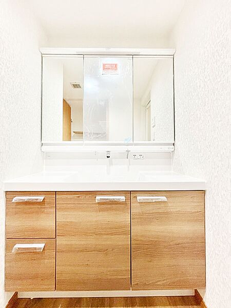 1日の始まりも心地よく！ゆとりの洗面スペースで朝の身支度もスムーズに！