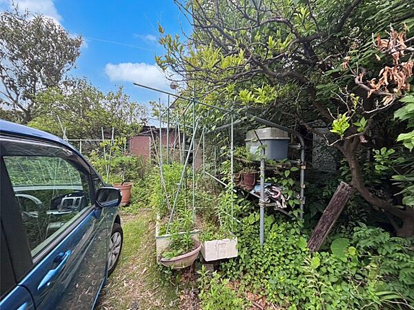 住まいに明るい光と開放感を演出してくれる庭スペース。