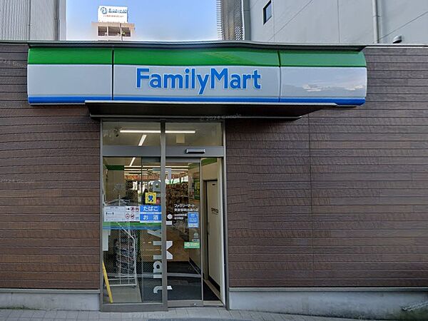 コンビニ 100m ファミリーマート 東新宿明治通り店