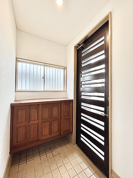 家族の帰宅やお客様をあたたかく迎える玄関  　